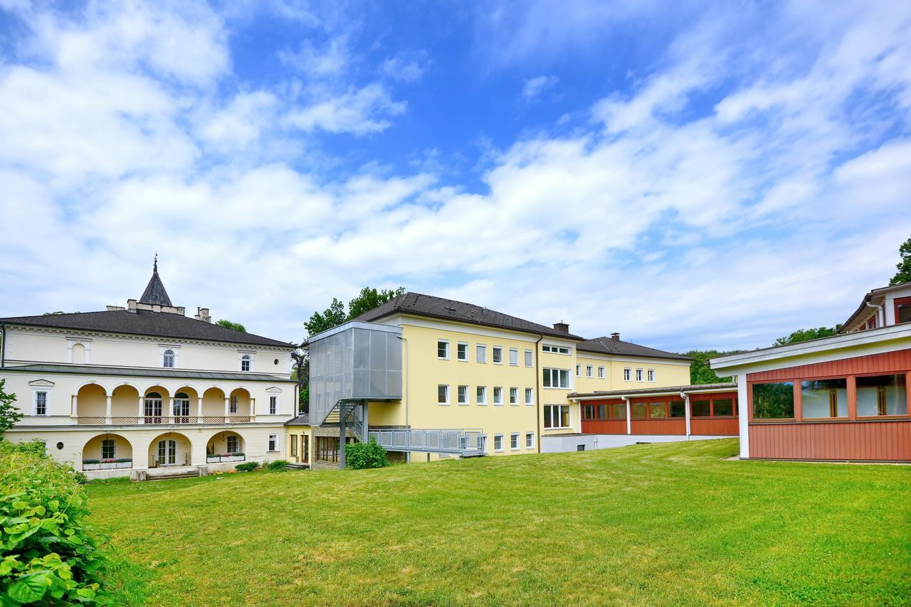 Bildungshaus Schloss Krastowitz Hotel Klagenfurt am Woerthersee Exterior foto